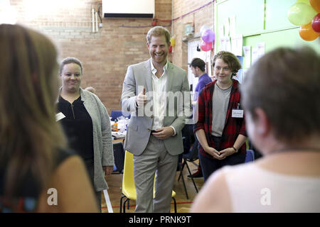 Il Duca di Sussex a Joff, Peacehaven Centro Giovanile, East Sussex, come parte del suo e della Duchessa di Sussex primo giunto in visita ufficiale a Sussex. Foto Stock