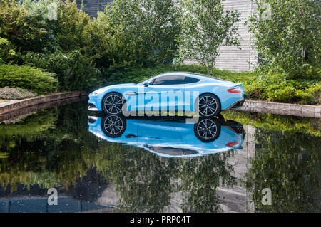 In tutto il Regno Unito - Aston Martin - sede centrale Display Foto Stock