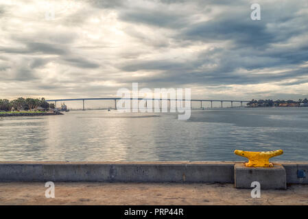 San Diego, California, Stati Uniti d'America. Porto di San Diego e una vista del Coronado Bridge in background. Foto Stock
