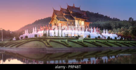 Royal Ratchaphruek Flora Park al tramonto di Chiang Mai Foto Stock