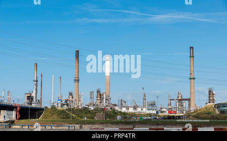 Inquinamento di fumo di una centrale elettrica in Olanda nei pressi di Rotterdam nella zona europoort Foto Stock