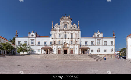 Santarem, Portogallo. Santarem vedere la Cattedrale o Sé Catedral de Santarem aka Nossa Senhora da Conceicao Chiesa. Costruito nel XVII secolo in stile manierista Foto Stock