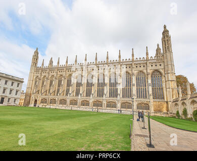 Esterno lato sud della cappella accanto il cortile principale del King's College dell'università di Cambridge, Inghilterra, Regno Unito. Foto Stock