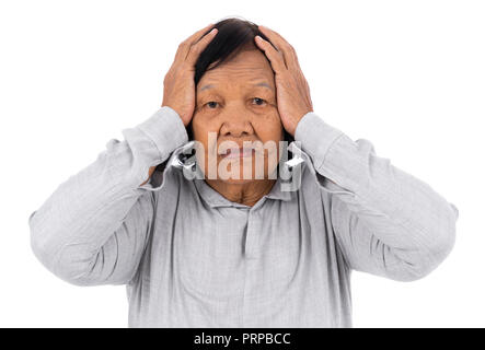 Senior donna sente mal di testa isolata su uno sfondo bianco Foto Stock