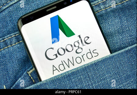 MONTREAL, Canada - 30 settembre 2018: Adwords di Google il vecchio logo e app su Android cellulare schermo. Gli annunci di Google, precedentemente noto come Adwords è un onlin Foto Stock