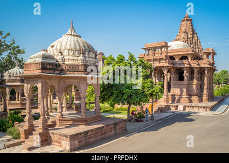 I templi di Mandore Garden vicino città blu, Jodhpur Foto Stock