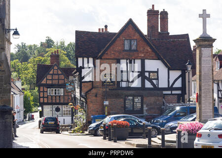 Xv secolo The Swan Inn da Church Hill, Midhurst, West Sussex, in Inghilterra, Regno Unito Foto Stock