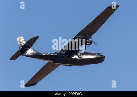 Diritto consolidato costruttiva PBY Catalina Flying Boat VH-PBZ azionati dai velivoli storici società di restauro (HARS) indossa il famoso ÔBlack CatsÕ livrea fro Foto Stock