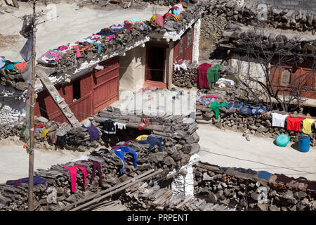 Vista in elevazione del villaggio di Marpa, Mustang, Nepal. Foto Stock