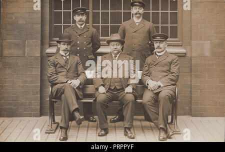 * Vintage Fotografia che mostra un gruppo dei principali dirigenti del Manchester Vigili del Fuoco, Lancashire, Regno Unito Foto Stock