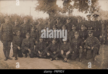 * Vintage Fotografia che mostra un gruppo di WW1 britannico soldati dell esercito Foto Stock