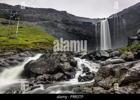 Cascata di Fossa a Stremoy Island, Isole Faroe Foto Stock