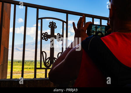 Guardando fuori tutta la pianura alla biblica di montagna Ararat Foto Stock