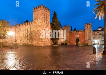 Royal Alcazar al crepuscolo, Siviglia, regione dell'Andalusia, Spagna. Foto Stock