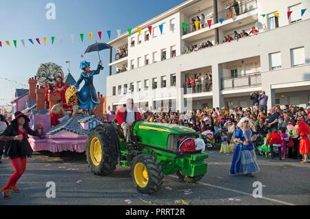 Il carnevale di flottazione, Mary Poppins allegoria, Isla Cristina Huelva provincia, regione dell'Andalusia, Spagna, Europa. Foto Stock