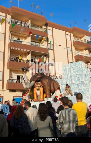 Il carnevale di flottazione, Ice Age allegoria, Isla Cristina Huelva provincia, regione dell'Andalusia, Spagna, Europa. Foto Stock