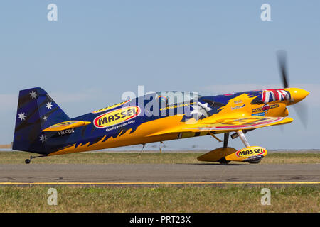 MX-S e di acrobazia aerea Air Racing aeromobile VH-CQE volato da Reb Bull Air gara del pilota Matt Hall. Foto Stock