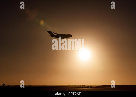 Royal Australian Air Force (RAAF) Boeing C-17A Globemaster III grandi velivoli da carico militari un41-206 da 36 Squadron basato a RAAF Amberley, Queensla Foto Stock