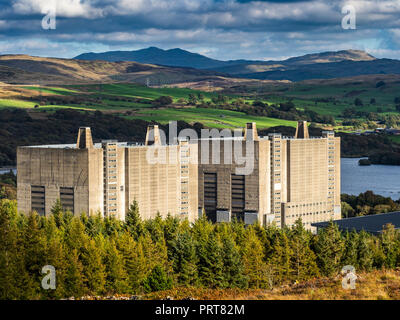 Trawsfynydd centrale nucleare, progettato da Basil Spence, Magnox stazione di alimentazione aperto 1965, chiuso 1991, in fase di smantellamento, completamento dovuto 2083 Foto Stock