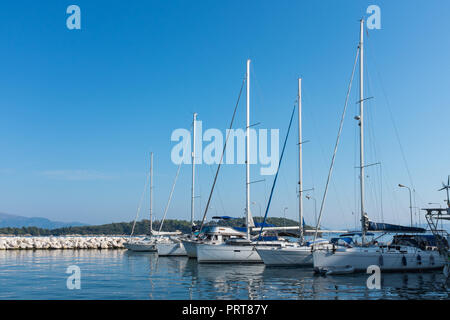 Le barche attraccate al Porto di Corfù, Corfù, Grecia Foto Stock