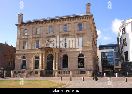 Città vecchia Bank building ora Jack Wills negozio di abbigliamento Exeter Devon Foto Stock