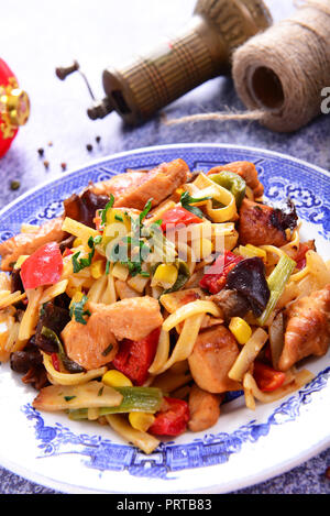 Cibo asiatico - bami goreng tagliatelle Foto Stock