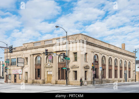 Periferiche storico edificio della banca nel quartiere Avondale Foto Stock