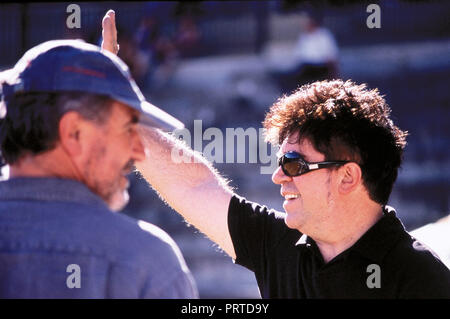 Pellicola originale titolo: HABLE CON ELLA. Titolo inglese: parlare con lei. Anno: 2002. Direttore: Pedro Almodovar. Stelle: Pedro Almodovar. Credito: EL DESEO S.A / BRACHO, Miguel / Album Foto Stock