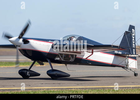 Melissa Andrzejewski battenti un bordo 540 velivolo acrobatico. Foto Stock