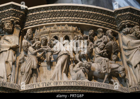 L'Italia. Pisa. Il pulppit della Cattedrale. Di Giovanni Pisano (1250-1315). Gotico. Presentazione al tempio e Volo a egiziana. Foto Stock