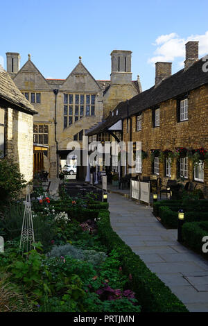 Il retro della storica Talbot Inn, Oundle Foto Stock