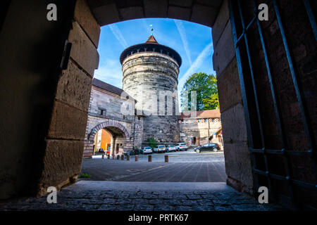 Neutorturm, Torre di gate sulle mura della città vecchia, Altstadt, Norimberga, Germania Foto Stock