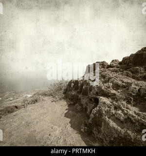 Textured vecchia carta sfondo con El Tagoror del Gallego, sito archeologico a nord dell'isola Foto Stock