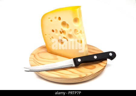 Formaggio emmenthal su un tagliere Foto Stock