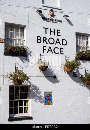 Faccia larga, Pub Inn, Abingdon, Oxfordshire, England, Regno Unito, GB. Foto Stock