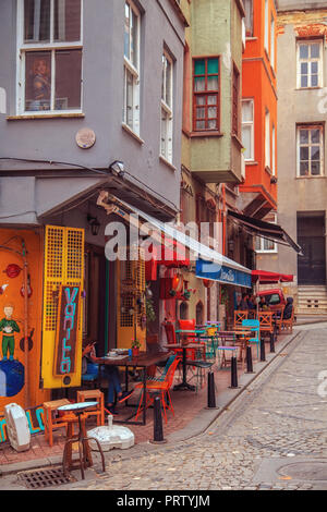 ISTANBUL, Turchia - 27 settembre 2018. Case colorate del quartiere di Balat. Foto Stock