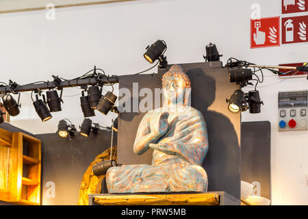 BOLOGNA (Italia), 28 settembre 2018: la luce è illuminante la scultura a CERSAIE Salone internazionale delle piastrelle di ceramica e arredo bagno Foto Stock