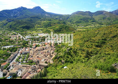 Vista superiore al di sopra di Castellane, Parc regional du Verdon, Alpes de Haute Provence, 04, PACA, Foto Stock