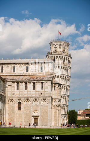 La Torre Pendente di Pisa e Cattedrale di Pisa, Toscana, Italia Foto Stock