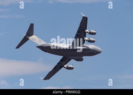 United States Air Force (USAF) Boeing C-17A Globemaster III i velivoli militari da trasporto 05-5153 dal 535th Airlift Squadron, xv Airlift Wing bas Foto Stock