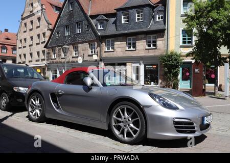 La Furth, Germania - 6 Maggio 2018: Argento Porsche Boxster roadster sport cabriolet auto parcheggiate in Germania. Vi erano 45,8 milioni di autovetture immatricolate in Ger Foto Stock