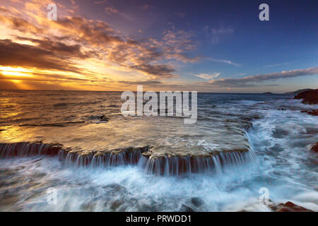 Cascate in mezzo all'oceano. In Hang Rai in Chua mountain resort Foto Stock