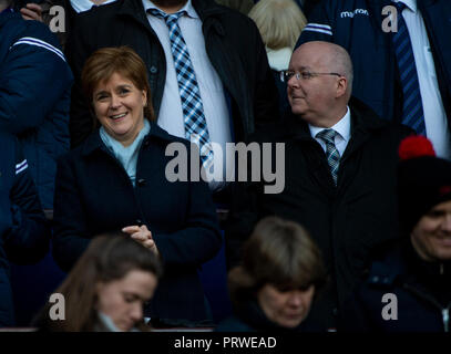 6 Nazioni Scozia v Inghilterra, Edimburgo, Midlothian, Regno Unito. 24,02, 2018. Pic mostra: del primo ministro di Scozia, Nicola storione, con suo marito, Peter M Foto Stock