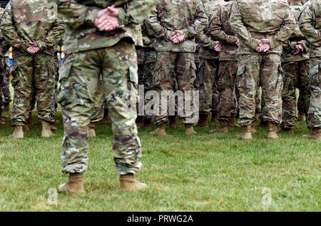 Soldati dal retro. truppe, esercito, militare uomini Foto Stock