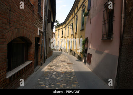 Bertinoro, Forlì-Cesena, Emilia Romagna, Italia. Settembre 19, 2018. Le strette strade della antica città medioevale di Bertinoro. Foto Stock