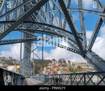 Dom Luis I Bridge ( Ponte Dom Luis I ) sul fiume Douro, Porto, Portogallo Foto Stock