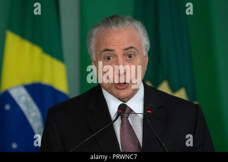 Brasilia, Brasile. 4 Ott 2018. DF - Brasilia - 04/10/2018 - Annuncio di investimento cerimonia per la nuova scuola media - Michel Temer, presidente della repubblica, giovedì 4 ottobre, durante l'annuncio di investimento cerimonia per la nuova scuola media e la valutazione di impatto del medio globale del programma scolastico tenutosi presso il Palazzo di Planalto. Foto: Mateus Bonomi / AGIF Credito: AGIF/Alamy Live News Foto Stock