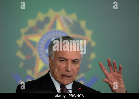 Brasilia, Brasile. 4 Ott 2018. DF - Brasilia - 04/10/2018 - Annuncio di investimento cerimonia per la nuova scuola media - Michel Temer, presidente della repubblica, giovedì 4 ottobre, durante l'annuncio di investimento cerimonia per la nuova scuola media e la valutazione di impatto del medio globale del programma scolastico tenutosi presso il Palazzo di Planalto. Foto: Mateus Bonomi / AGIF Credito: AGIF/Alamy Live News Foto Stock