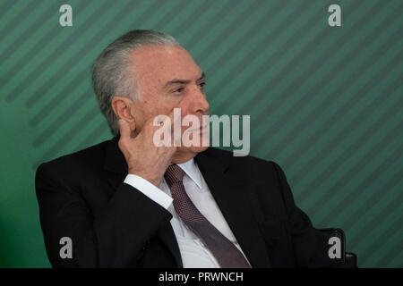 Brasilia, Brasile. 4 Ott 2018. DF - Brasilia - 04/10/2018 - Annuncio di investimento cerimonia per la nuova scuola media - Michel Temer, presidente della repubblica, giovedì 4 ottobre, durante l'annuncio di investimento cerimonia per la nuova scuola media e la valutazione di impatto del medio globale del programma scolastico tenutosi presso il Palazzo di Planalto. Foto: Mateus Bonomi / AGIF Credito: AGIF/Alamy Live News Foto Stock