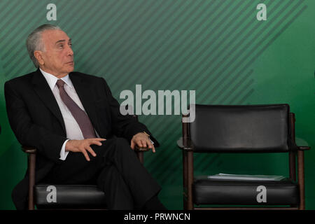 Brasilia, Brasile. 4 Ott 2018. DF - Brasilia - 04/10/2018 - Annuncio di investimento cerimonia per la nuova scuola media - Michel Temer, presidente della repubblica, giovedì 4 ottobre, durante l'annuncio di investimento cerimonia per la nuova scuola media e la valutazione di impatto del medio globale del programma scolastico tenutosi presso il Palazzo di Planalto. Foto: Mateus Bonomi / AGIF Credito: AGIF/Alamy Live News Foto Stock
